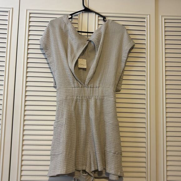 Free People NWT Pull Me In Romper. Color:Pebble. Size: M - Picture 5 of 7